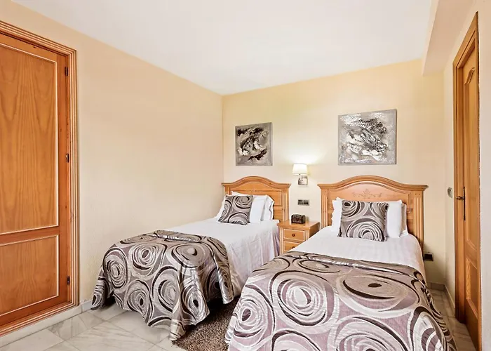 Macdonald Villacana * Estepona