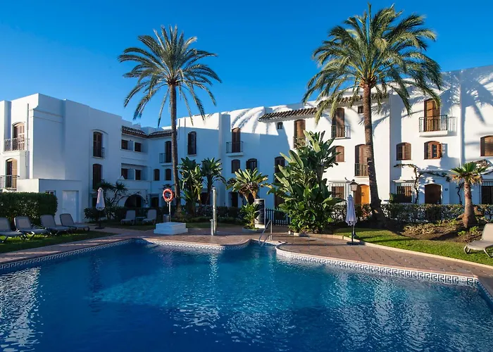 Macdonald Villacana * Estepona