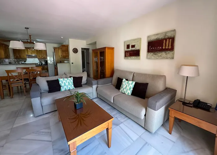 Macdonald Villacana * Estepona