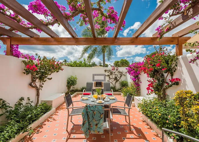 Macdonald Villacana * Estepona