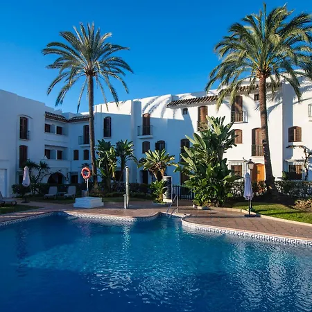 Macdonald Villacana * Estepona