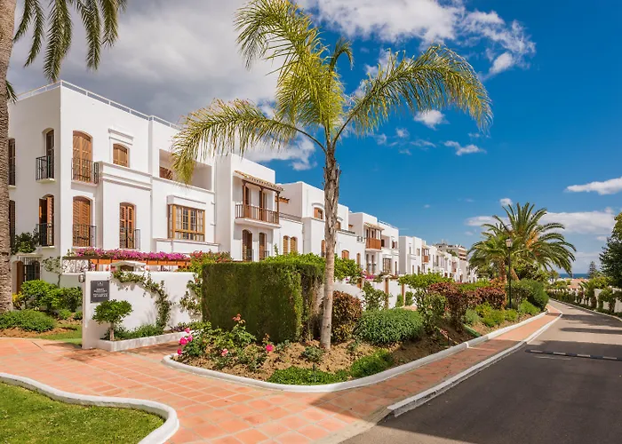 Daire Macdonald Villacana *