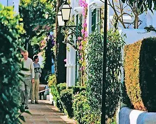 Macdonald Villacana * Estepona